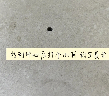 新建瓷砖空鼓维修公司专业解答在瓷砖铺贴过程中，如果砂料搅拌不均匀，将会带来以下问题