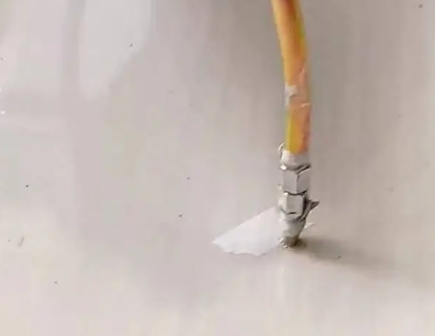 新建瓷砖空鼓维修公司专业解答在瓷砖铺贴过程中，如果使用的砂料过粗（如全部使用了粗砂），可能会导致以下问题